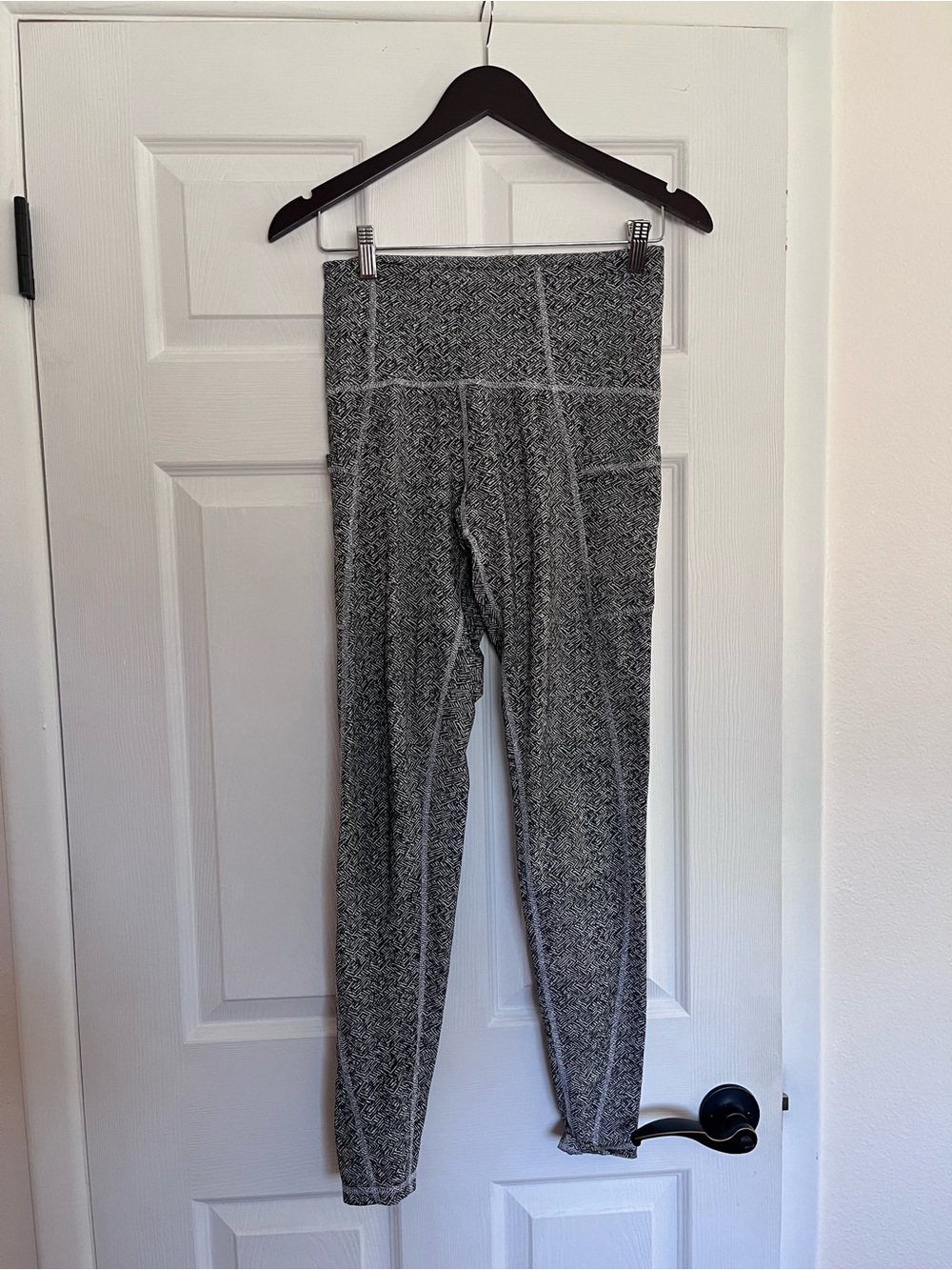 Champion • Black & White Pocket Leggings